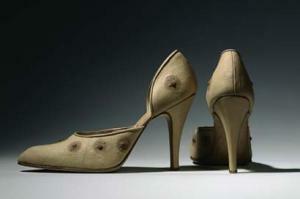 Nicola Costantino Pair of Shoes, 2000 Photo: Peter Schälchli, Zürich Daros Latinamerica Collection, Zürich