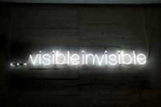 CERITH WYN EVANS Visibleinvisible, 2008 Neón 35 x 120 x 10 cm Colección MUSAC