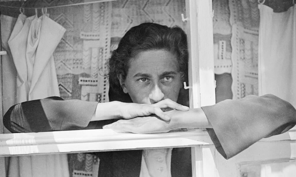 Anni Albers fotografiada en 1930 por Josef Albers