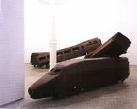 JUAN MUÑOZ, "Descarrilamiento", 2001, Acero Corten, 170 x 650 x 760 cm, Pepe Cobo Gallery, Sevilla