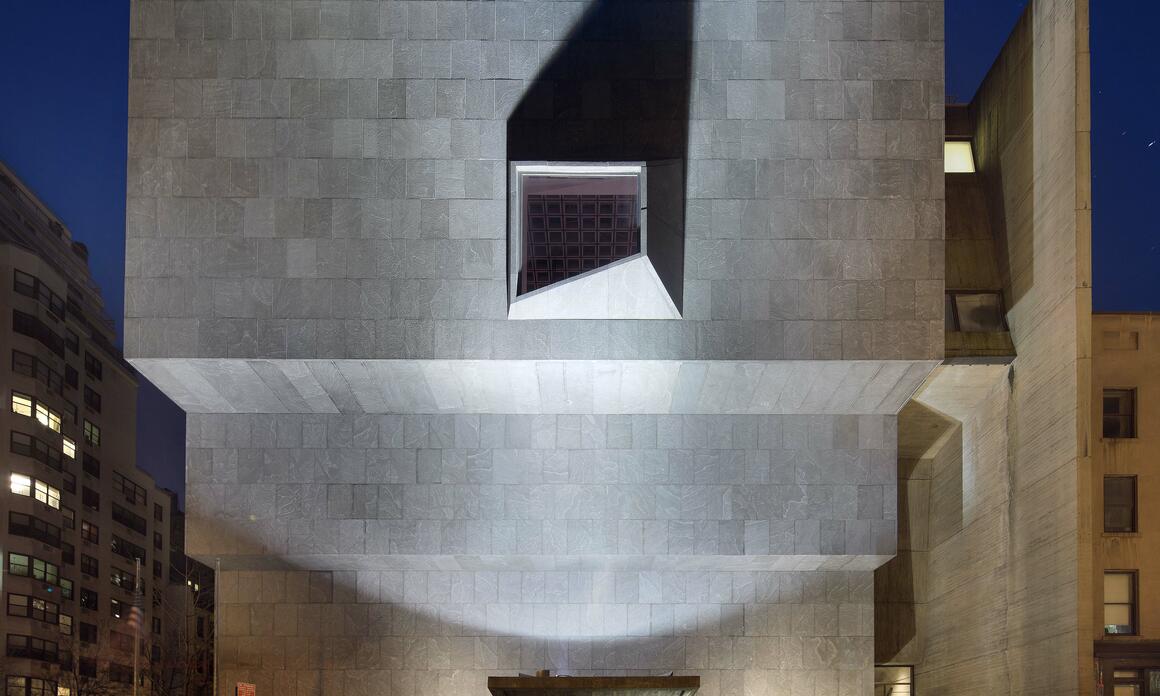 El Met Breuer el 18 de marzo de 2016. Fotografía de la fachada, por Ed Lederman.