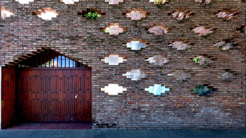 NO WALLS, BUT TRANSPARENCIES NO WALLS, BUT TRANSPARENCIES