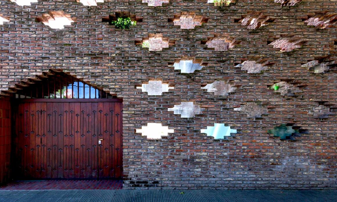 NO WALLS, BUT TRANSPARENCIES