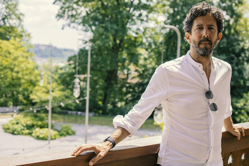 INTERVIEW WITH JOSÉ ROCA: “THE SPECIFICITY OF A MEDIUM GENERATES EXPECTATIONS THAT CAN BE DISRUPTED”