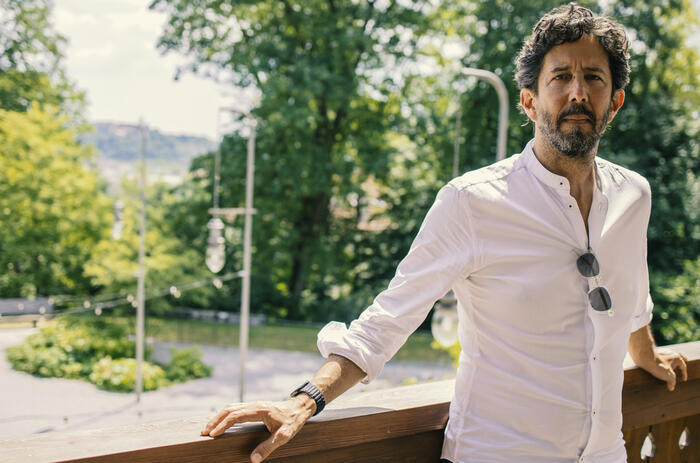 INTERVIEW WITH JOSÉ ROCA: “THE SPECIFICITY OF A MEDIUM GENERATES EXPECTATIONS THAT CAN BE DISRUPTED”