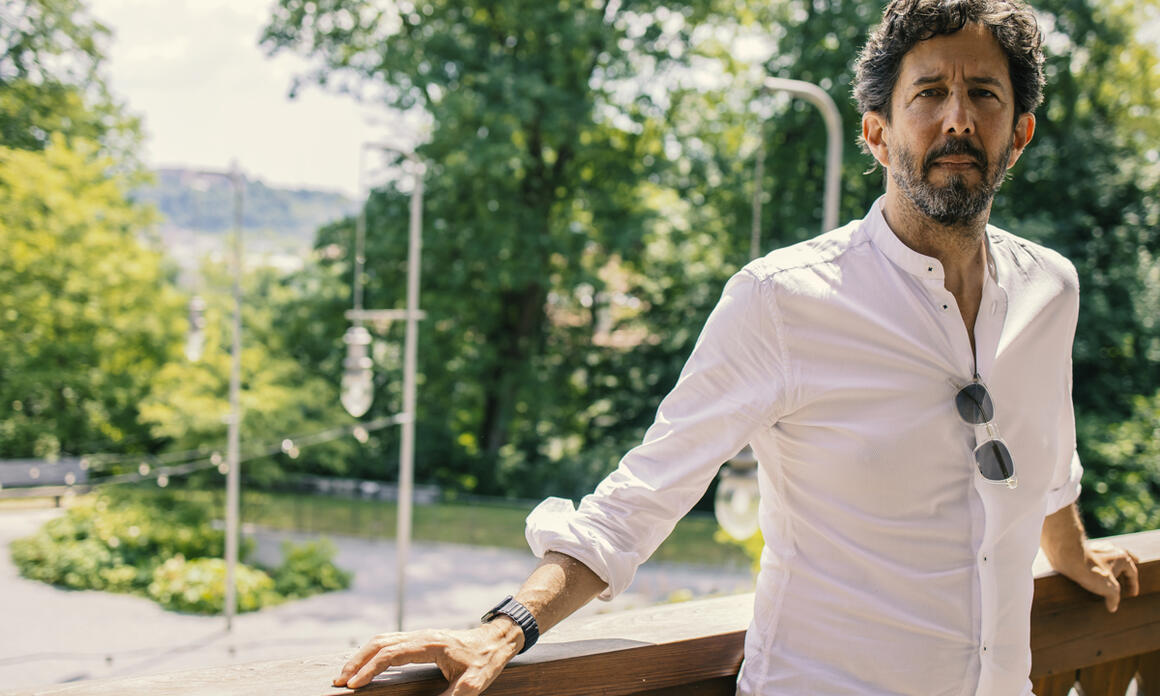 INTERVIEW WITH JOSÉ ROCA: “THE SPECIFICITY OF A MEDIUM GENERATES EXPECTATIONS THAT CAN BE DISRUPTED”