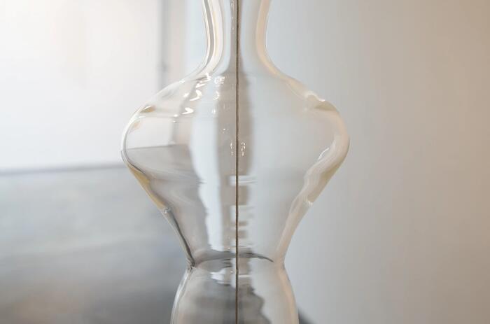 LISTENING TO GLENDA LEÓN'S RAIN, AT MAX ESTRELLA