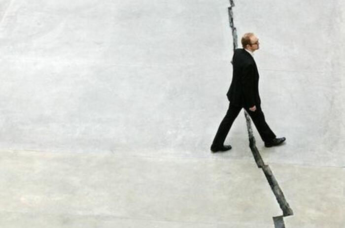 Doris Salcedo – Shibboleth at Tate Modern