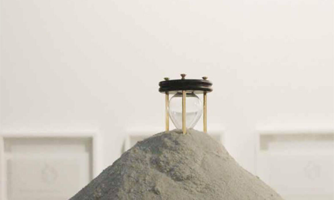 _Listening to Time (On the way of perceiving and other reasons_ in the work of Glenda León). 