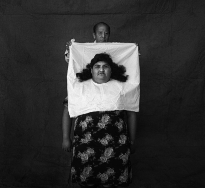 Father and daughter / Padre e Hija. Paucartambo, Cuzco, Perú 1999. Digital print with charcoal ink on cotton paper. 31 x 31 in. Ampliación digital en papel de algodón con impresión de tinta de carbón. 80 x 80 cm. Courtesy/Cortesía: Galería Patricia Ready