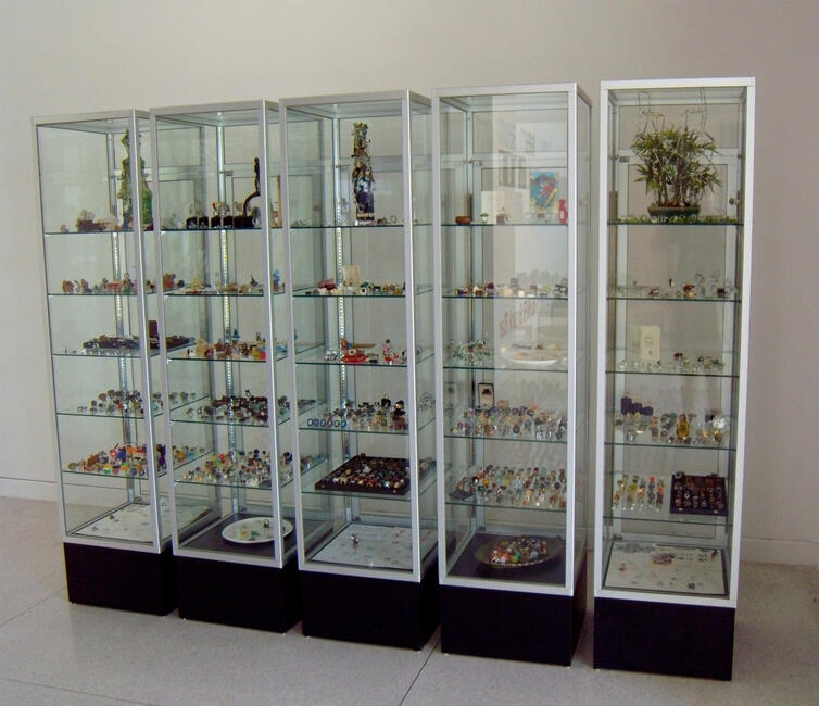 César Trasobares (Cuba, 1949) RINGHEAD (Exorcism from Style), 1983–present 5 cabinets with rings mixed media, variable dimensions Courtesy of the artist César Trasobares (Cuba, 1949) RINGHEAD (Exorcism from Style), 1983–present 5 cabinets with rings mixed media, variable dimensions Courtesy of the artist