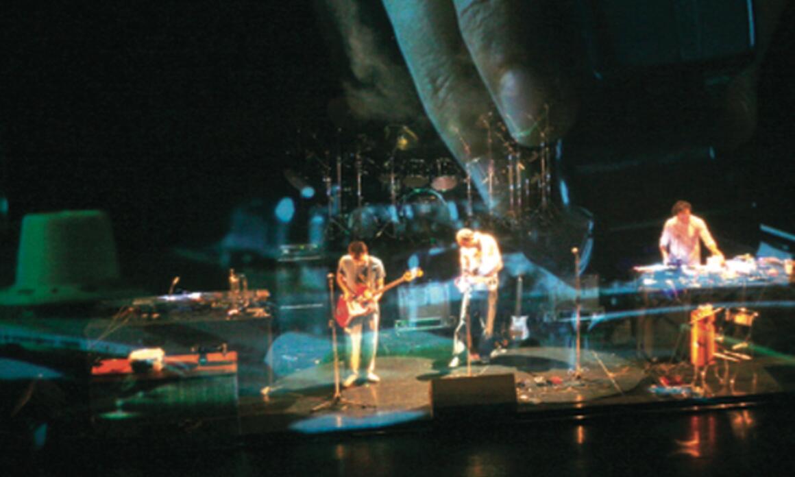 A autópsia da cigarra gigante, 2008, Multiplicidade, Teatro Oi Casa Grande, Rio de Janeiro Courtesy of the artists