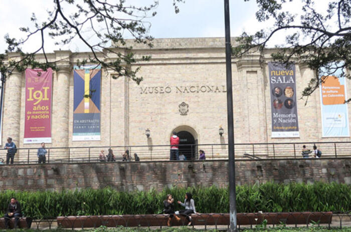 Descripción e Itinerancia de la Exposición de Fanny Sanín en el Museo Nacional de Colombia con Sede en Bogotá Descripción e Itinerancia de la Exposición de Fanny Sanín en el Museo Nacional de Colombia con Sede en Bogotá
