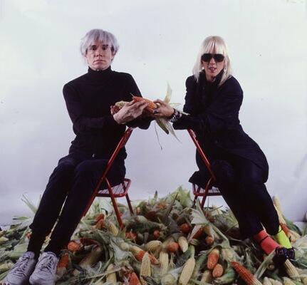 Andy Warhol y Marta Minujin Andy Warhol y Marta Minujin