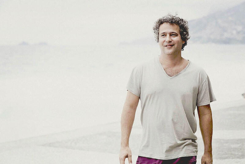 Photograph of Ernesto Neto courtesy of the artist.