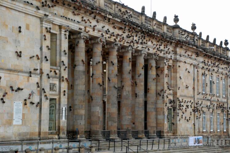 Rafael Gómez-Barros "Casa Tomada", 2010 Detalle de instalación Dimensiones variables Cortesía del artista