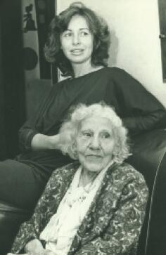  Cecilia and her mother-in.law, Manolita P. de Torres-García, Montevideo, 1977. Cecilia y su suegra Manolita P. de Torres-García, Montevideo, 1977.Photos Courtesy of Cecilia de Torres, Ltd.