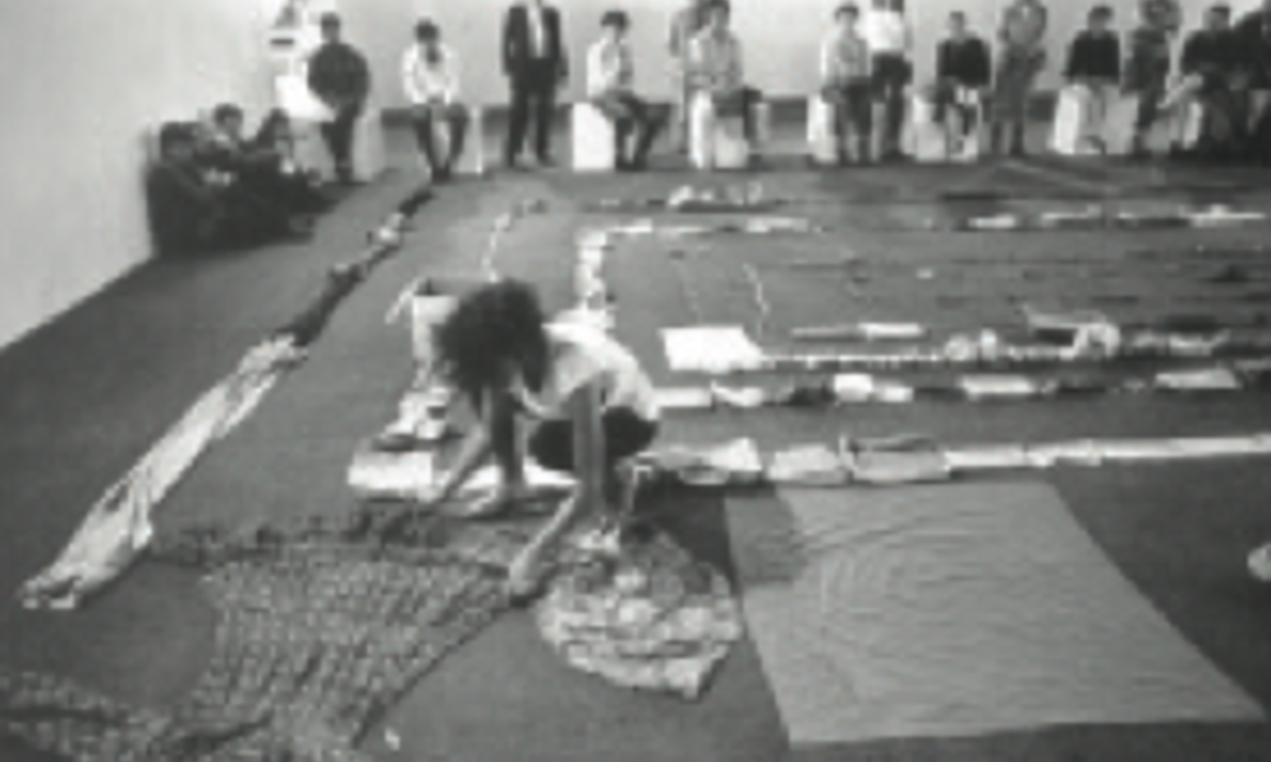 Una cosa es una cosa, 1990. Video stills of the performance. Fotograma de la performance. Courtesy/Cortesía Galería El Cuadrado