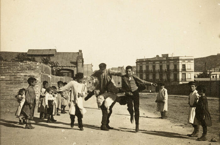 ADOLF MAS: LOS OJOS DE BARCELONA