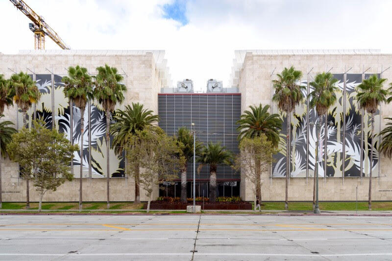 Artistas argentinos intervienen la fachada de un museo en Los Ángeles   