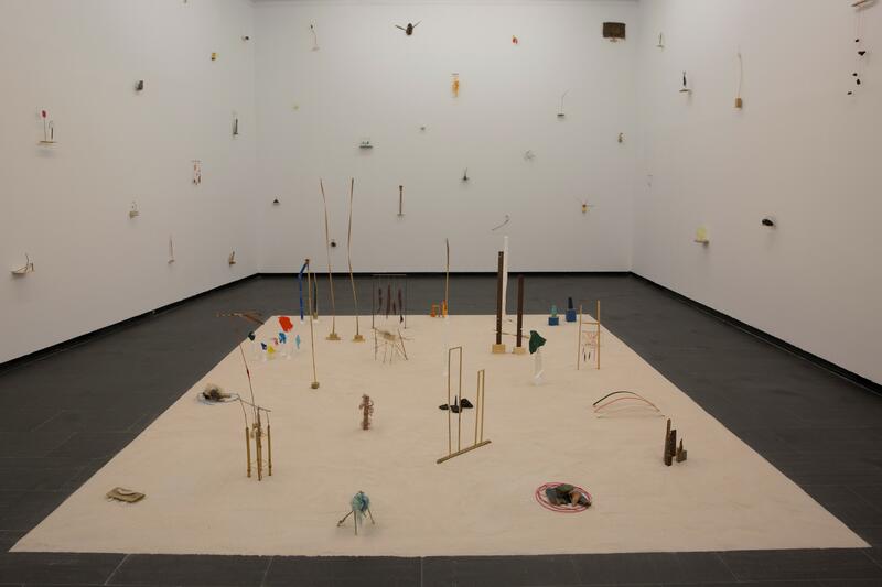 Pueblo de altares. Vista de la instalación en CA2M, Centro de Arte Dos de Mayo, Móstoles.