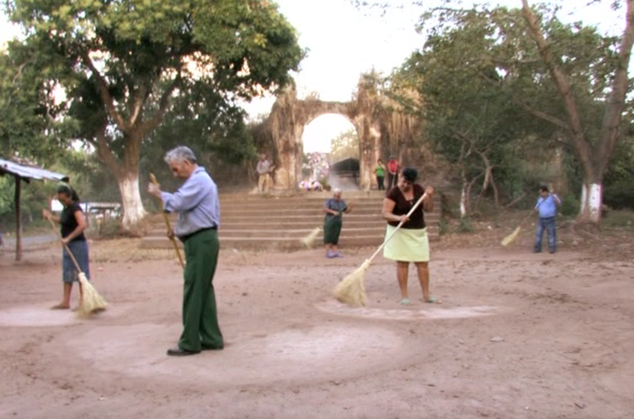 Crack Rodríguez, Veronica Vides and Victor Hugo Portillo present their works at VideoSUR, a video art program organized by Artesur at “Le Tarmac” P... Crack Rodríguez, Veronica Vides and Victor Hugo Portillo present their works at VideoSUR, a video art program organized by Artesur at “Le Tarmac” P...