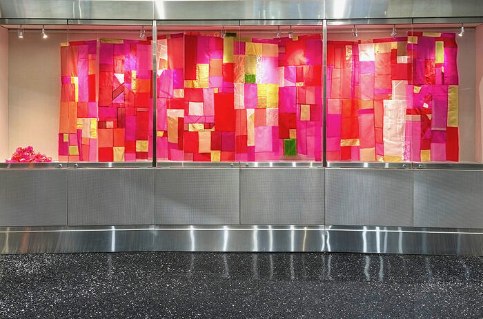 EL AEROPUERTO INTERNACIONAL DE MIAMI EXPONE “THE EARTH LAUGHS IN FLOWERS”