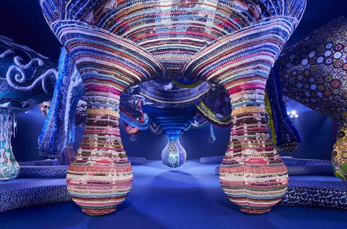 EL MUNDO MÁGICO DE JOANA VASCONCELOS EN EL MUSEO OSCAR NIEMEYER