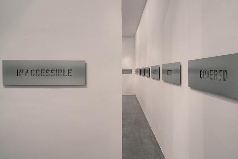 "Palabras Vacías" (Empty Words), Ignasi Aballí, 2020. Ph: Luis Asín.