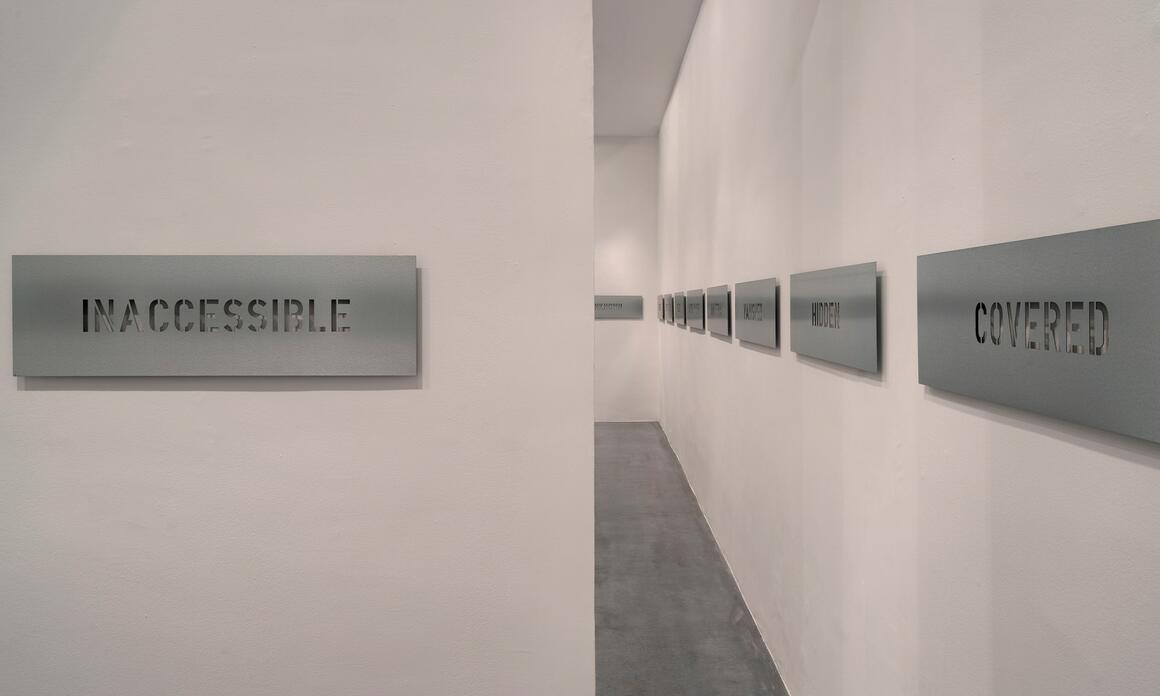 "Palabras Vacías" (Empty Words), Ignasi Aballí, 2020. Ph: Luis Asín.