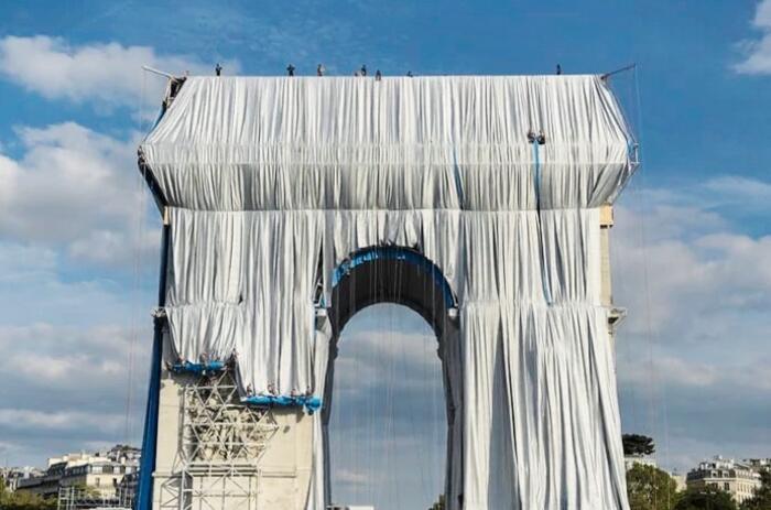 L'ARC DE TRIOMPHE, VÍCTIMA DEL ARTE