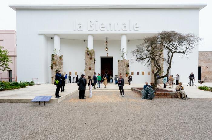 THE VENICE BIENNALE IN AN EDITION MARKED BY POLITICAL GAMES