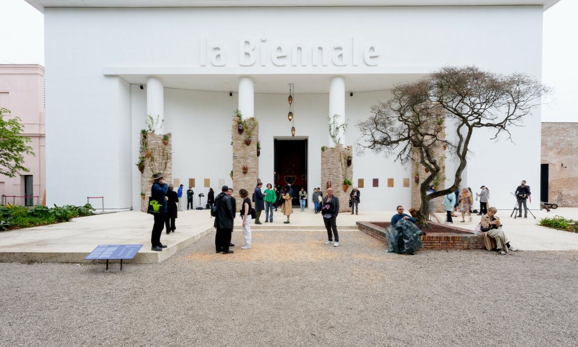 THE VENICE BIENNALE IN AN EDITION MARKED BY POLITICAL GAMES