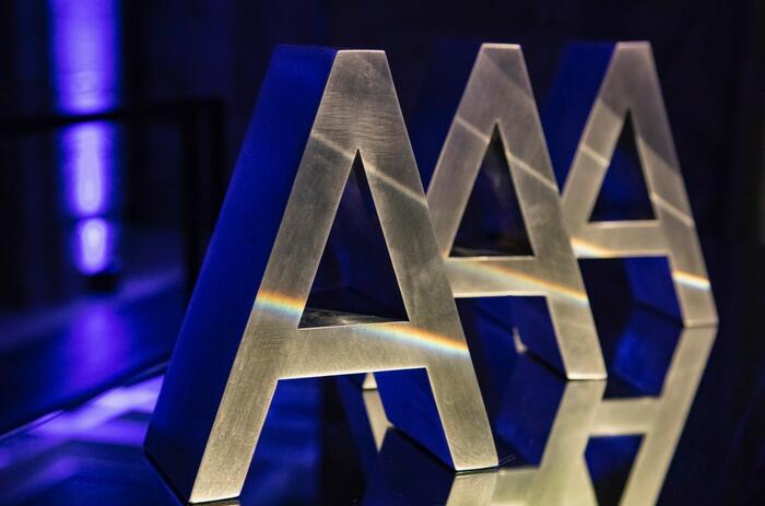 THE ARCO FOUNDATION AWARDS THE "A" PRIZES FOR COLLECTORS