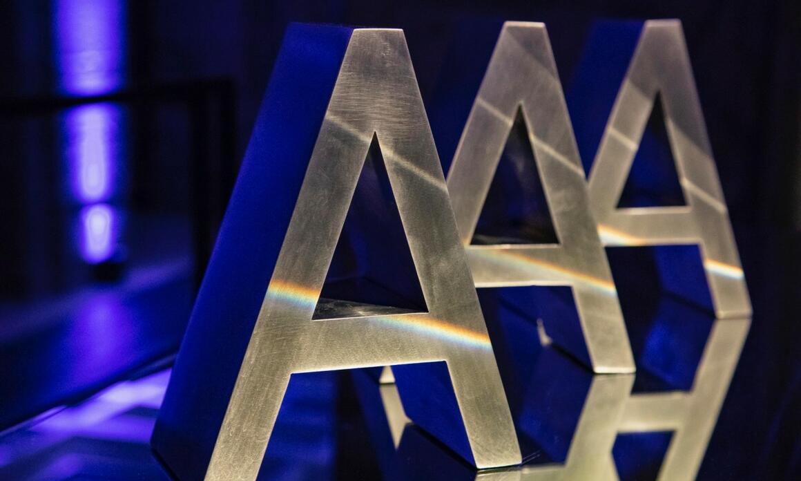 THE ARCO FOUNDATION AWARDS THE "A" PRIZES FOR COLLECTORS