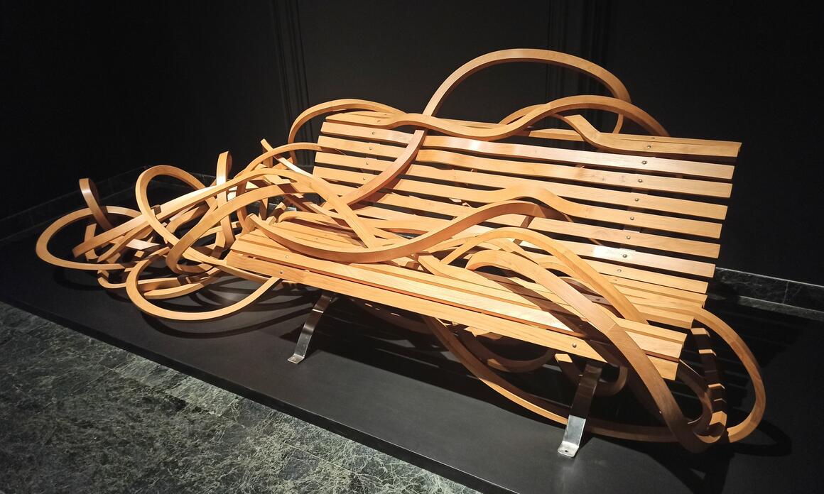 THE AESTHETIC TRANSFORMATION OF FUNCTIONALITY: REINOSO AT MNAD