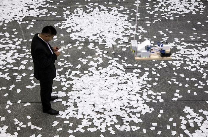 Lo que sucede aquí, no se queda aquí, the new installation of José Carlos Martinat, Lo que sucede aquí, no se queda aquí, the new installation of José Carlos Martinat,