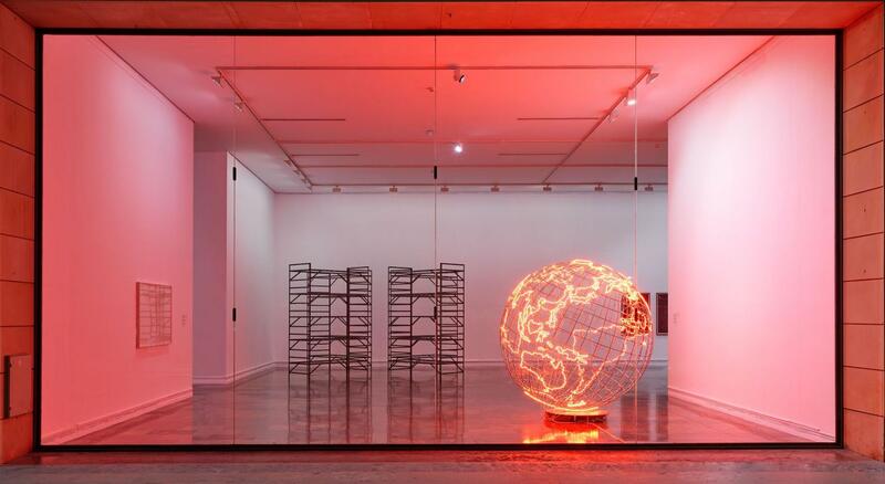 ORIGINS, VIOLENCE AND LIMITS AT THE MONA HATOUM EXHIBITION IN VALENCIA