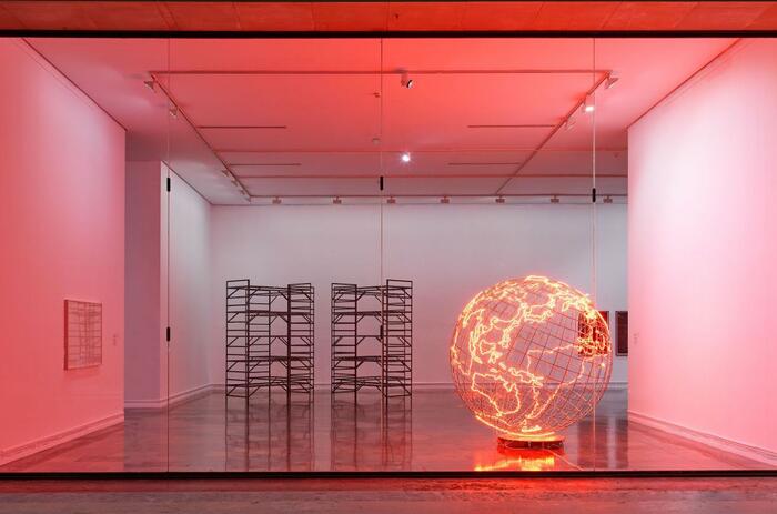 ORIGINS, VIOLENCE AND LIMITS AT THE MONA HATOUM EXHIBITION IN VALENCIA