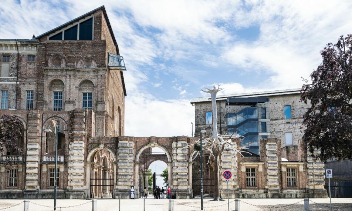 A CONTEMPORARY QUIPU TRAVERSES CASTELLO DI RIVOLI