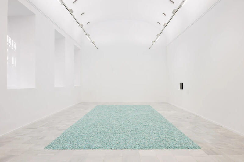 GONZALEZ-TORRES’ SWEET REVENGE IN MADRID UNRAVELS THE CURATORIAL NARRATIVE