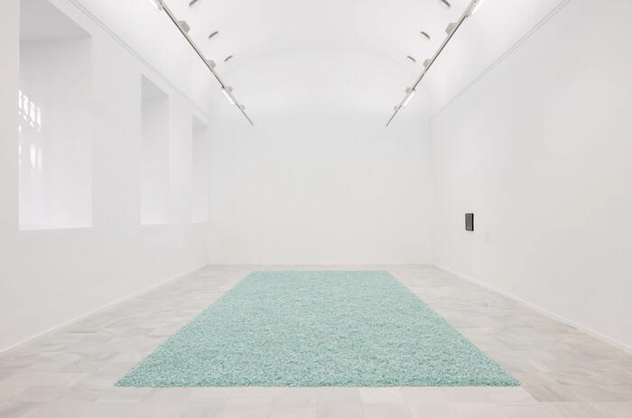 GONZALEZ-TORRES’ SWEET REVENGE IN MADRID UNRAVELS THE CURATORIAL NARRATIVE