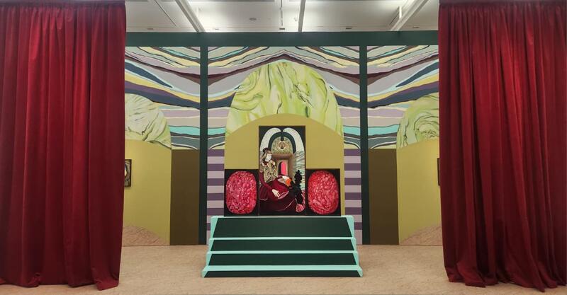 THE HYPNOTIC NATURE OF AN EXPOSED STAGECRAFT 