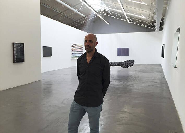Miguel Rothschild in his exhibition /Miguel Rothschild en su exhibición Miguel Rothschild in his exhibition /Miguel Rothschild en su exhibición