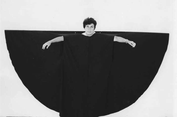 Martha Araújo (Brazilian, b. 1943), Hábito/Habitante (Habit/inhabitant), 1985 Documentation of performance: four black-and-white photographs. 6 7/8 × 8 7/8 in. each. Collection of Martha Araújo; courtesy of Galeria Jaqueline Martins. ©the artist. Documentación de rendimiento: cuatro fotografías en blanco y negro. 17.46 × 22.5425 cm. cada uno. Colección de Martha Araújo; cortesía de Galeria Jaqueline Martins. © el artista.