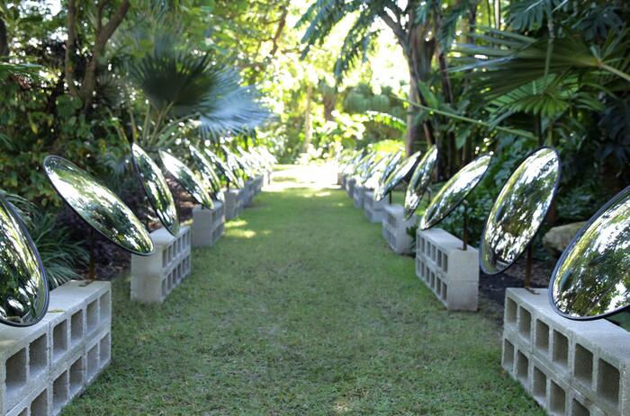 "THE UNDERCURRENT" - INSTALACIÓN DE GUSTAVO PRADO  EN EL JARDÍN BOTÁNICO DE MIAMI BEACH 